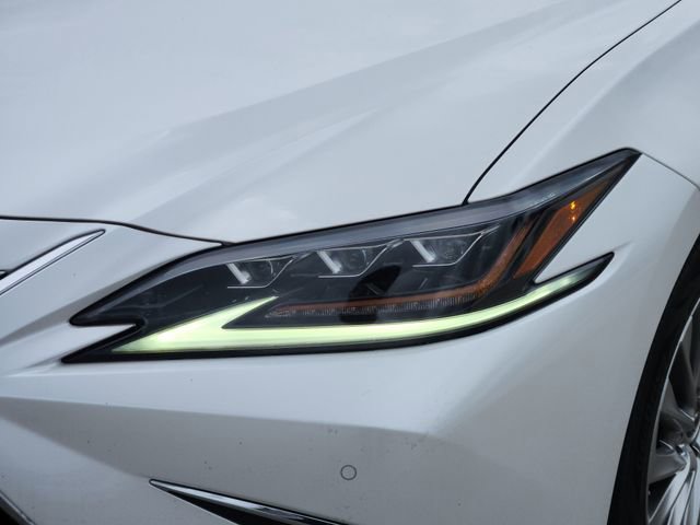 Used 2020 Lexus ES 300h Ultra Luxury w/ Accessory Package 2 FWD image 7