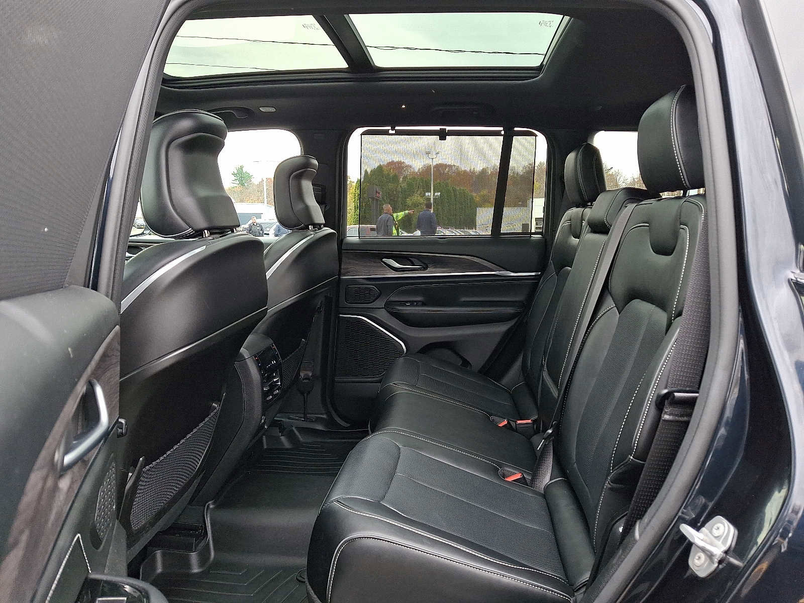 Used 2023 Jeep Grand Cherokee Overland w/ Adv Protech Group III image 10