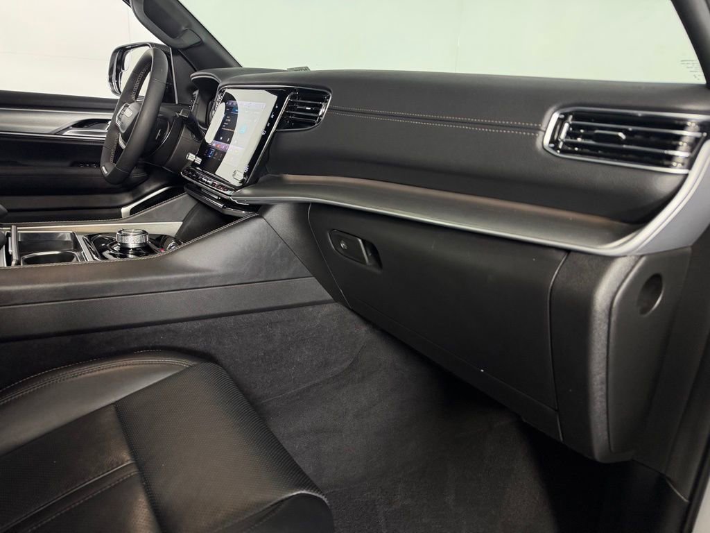 Certified 2025 Jeep Wagoneer L 4WD image 33