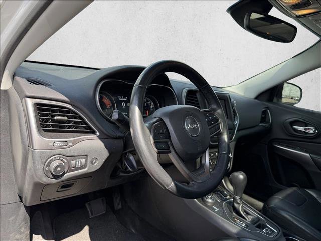 Used 2019 Jeep Cherokee Latitude Plus w/ Comfort/Convenience Group AWD/4WD image 10