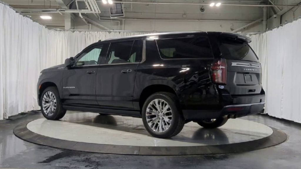 Used 2021 Chevrolet Suburban High Country w/ Premium Package image 8