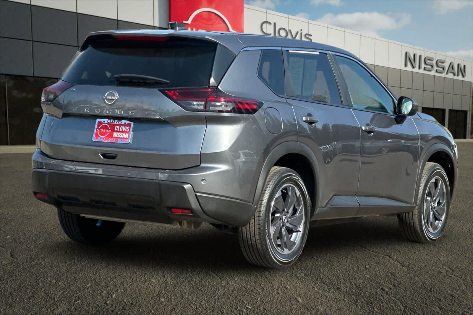 Certified 2025 Nissan Rogue SV FWD image 3