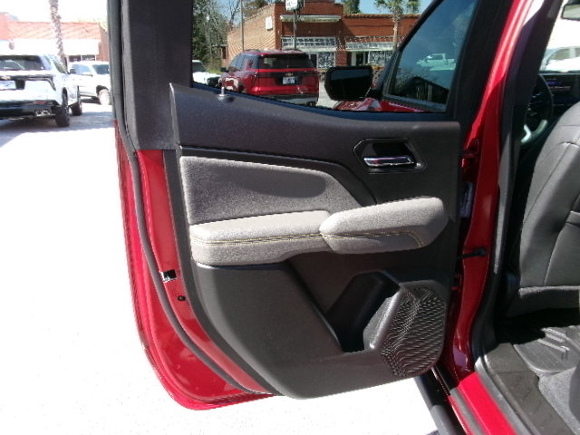 Used 2025 Chevrolet Colorado ZR2 w/ Technology Package AWD/4WD image 15