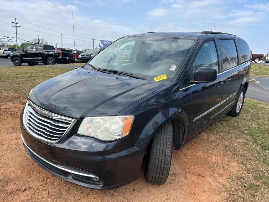 Used 2013 Chrysler Town & Country Touring image 13