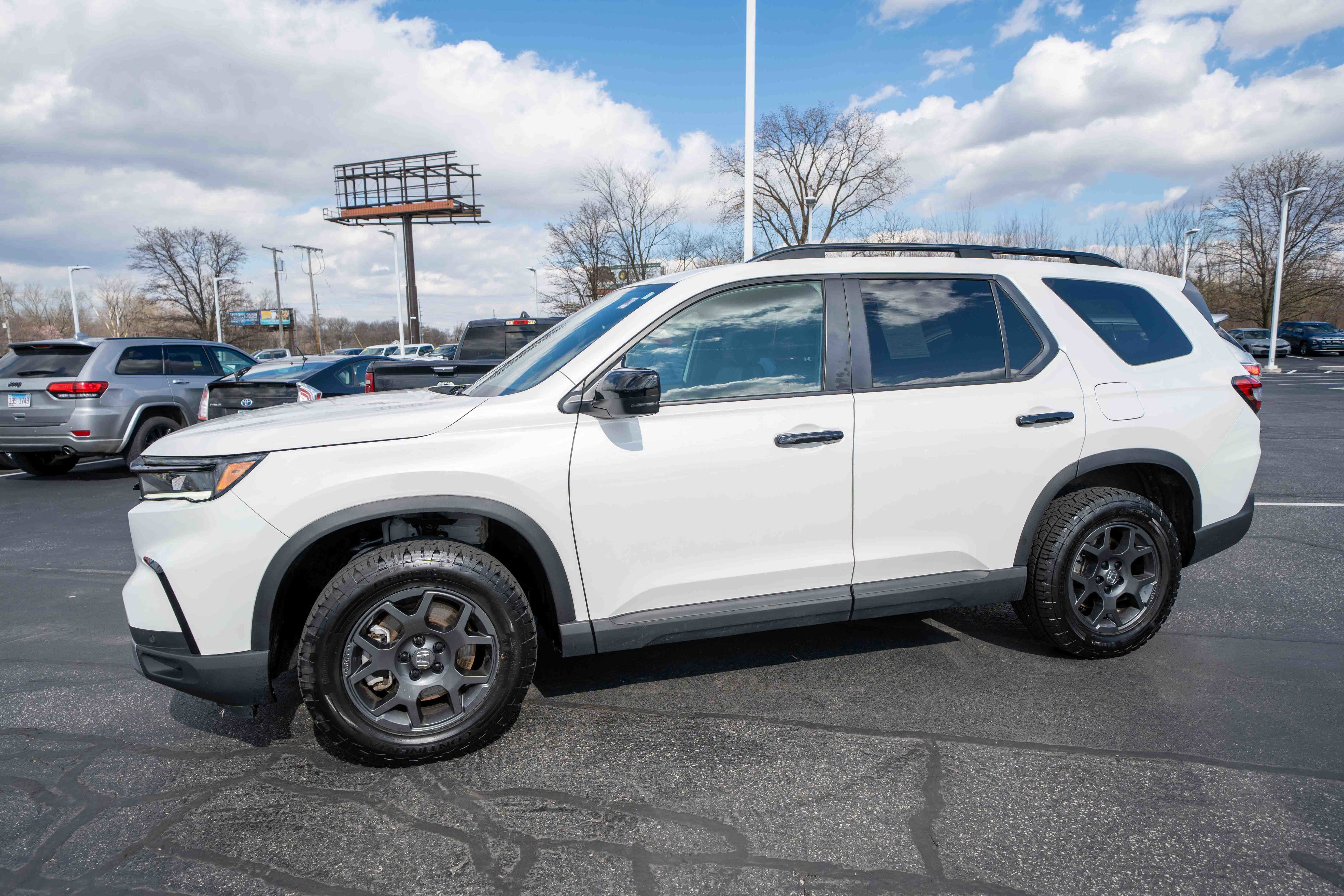 Certified 2025 Honda Pilot TrailSport image 3