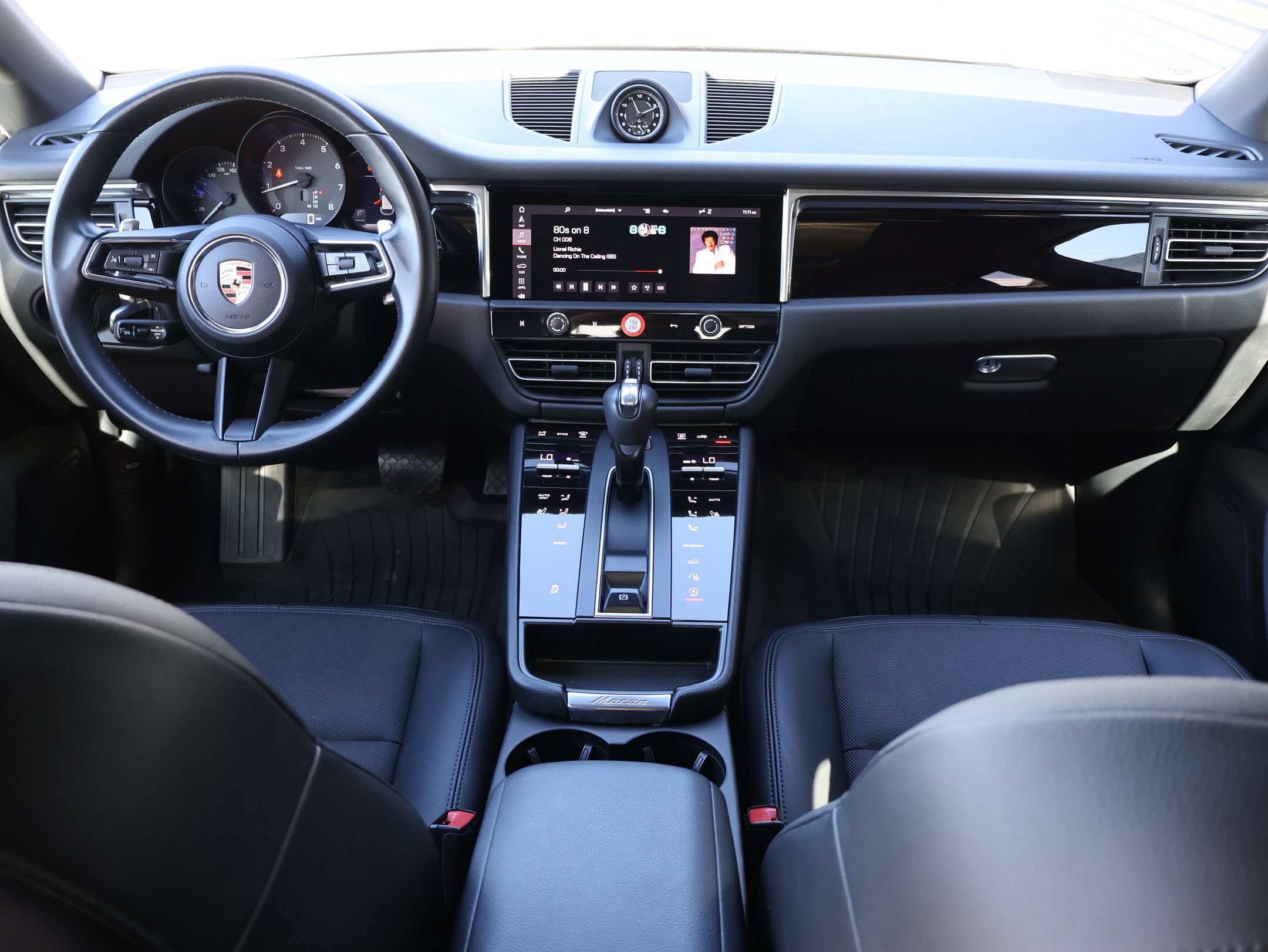 Certified 2024 Porsche Macan AWD/4WD image 29
