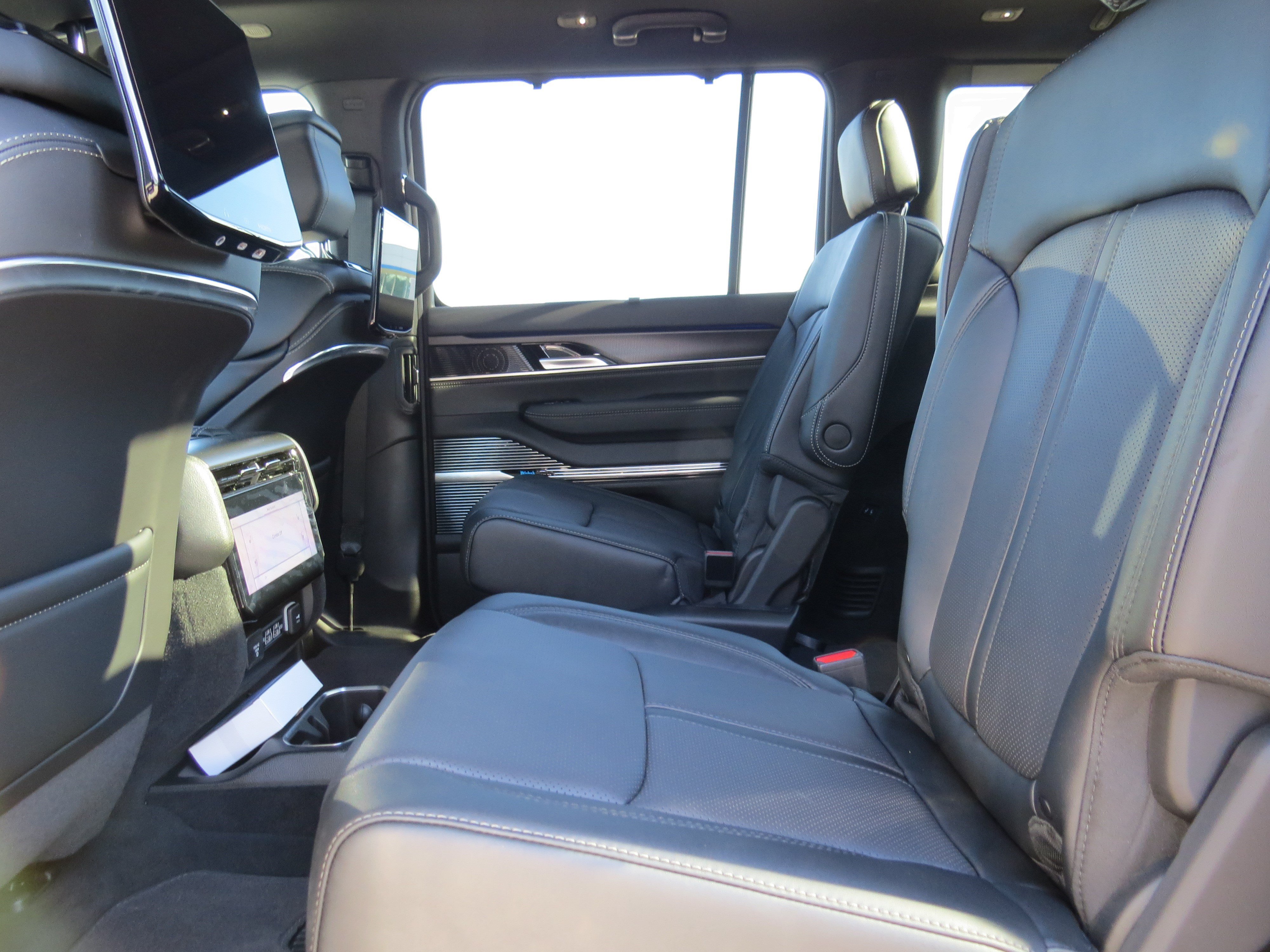 New 2026 Jeep Grand Wagoneer Summit w/ Rear Seat Video Group I AWD/4WD image 16