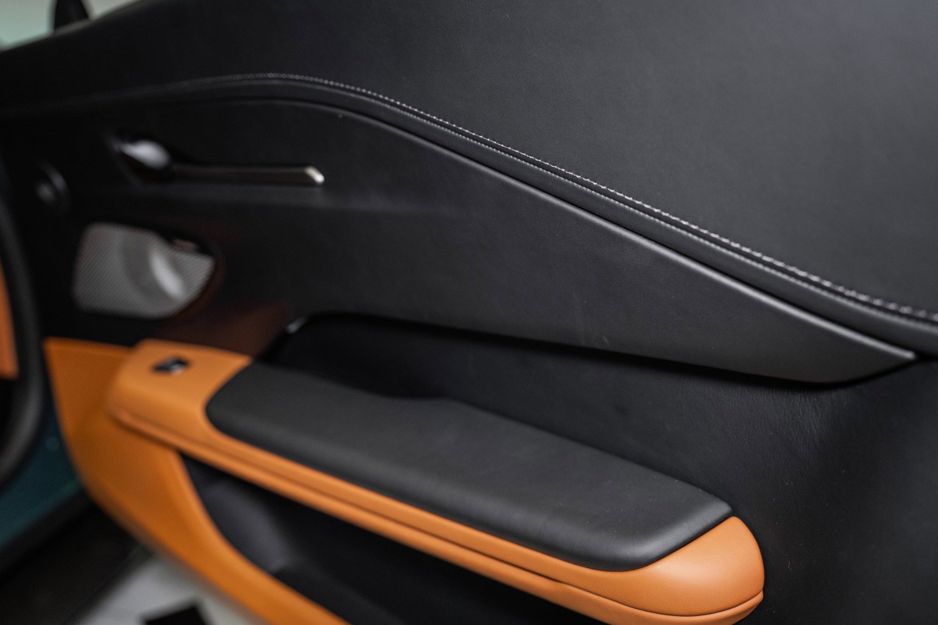 New 2026 Aston Martin V8 Vantage Roadster image 37