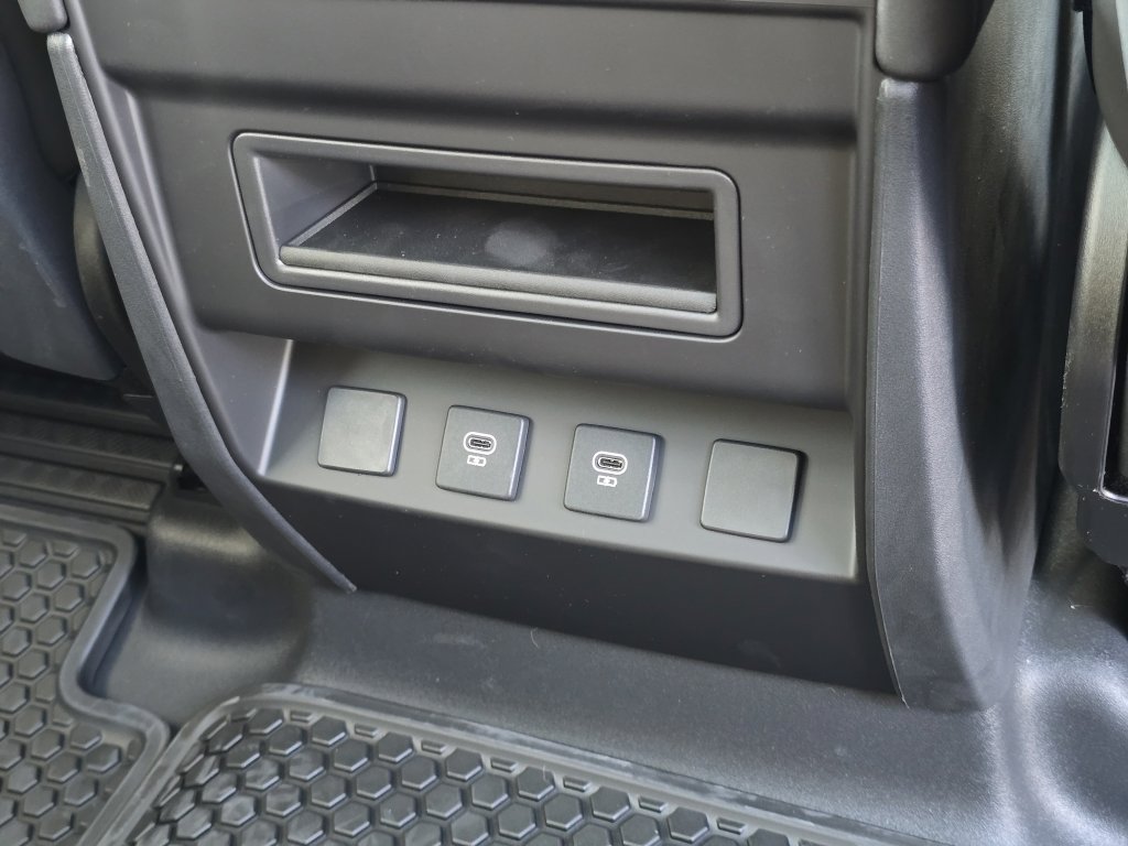 New 2025 Land Rover Defender 110 X-Dynamic SE image 26