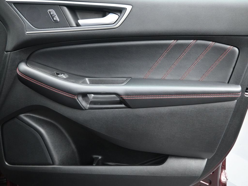 Used 2024 Ford Edge ST-Line image 23