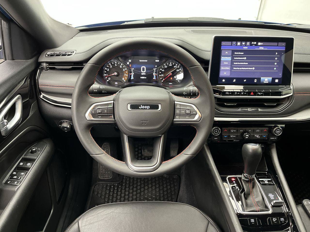 Used 2025 Jeep Compass Trailhawk AWD/4WD image 11