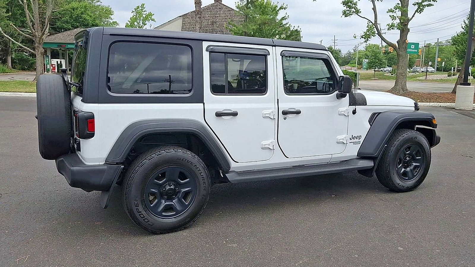 Used 2018 Jeep Wrangler Unlimited Sport AWD/4WD image 3