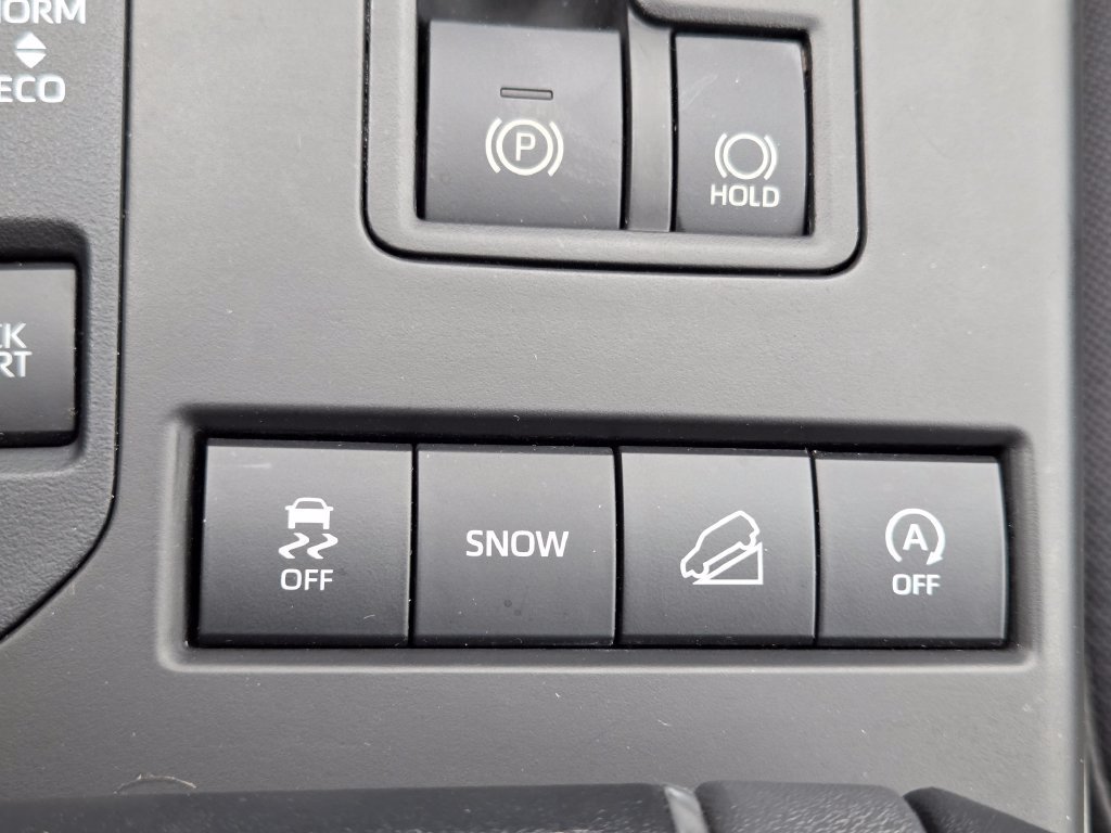 Used 2022 Toyota Highlander LE AWD/4WD image 9