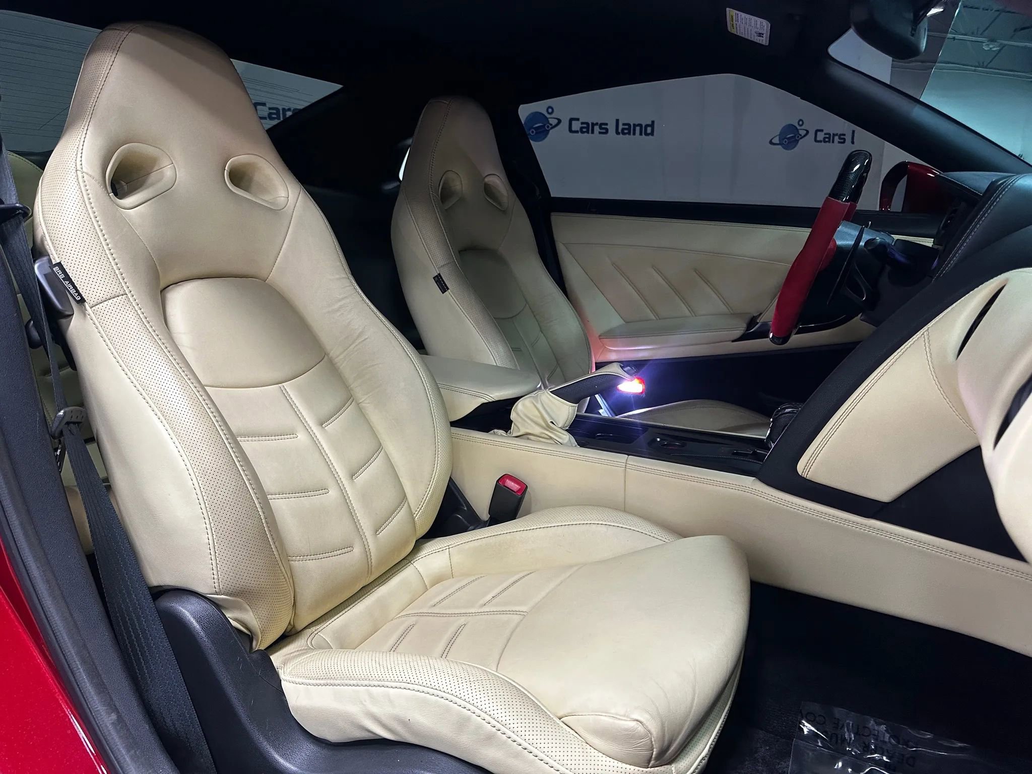 Used 2015 Nissan GT-R Premium image 16