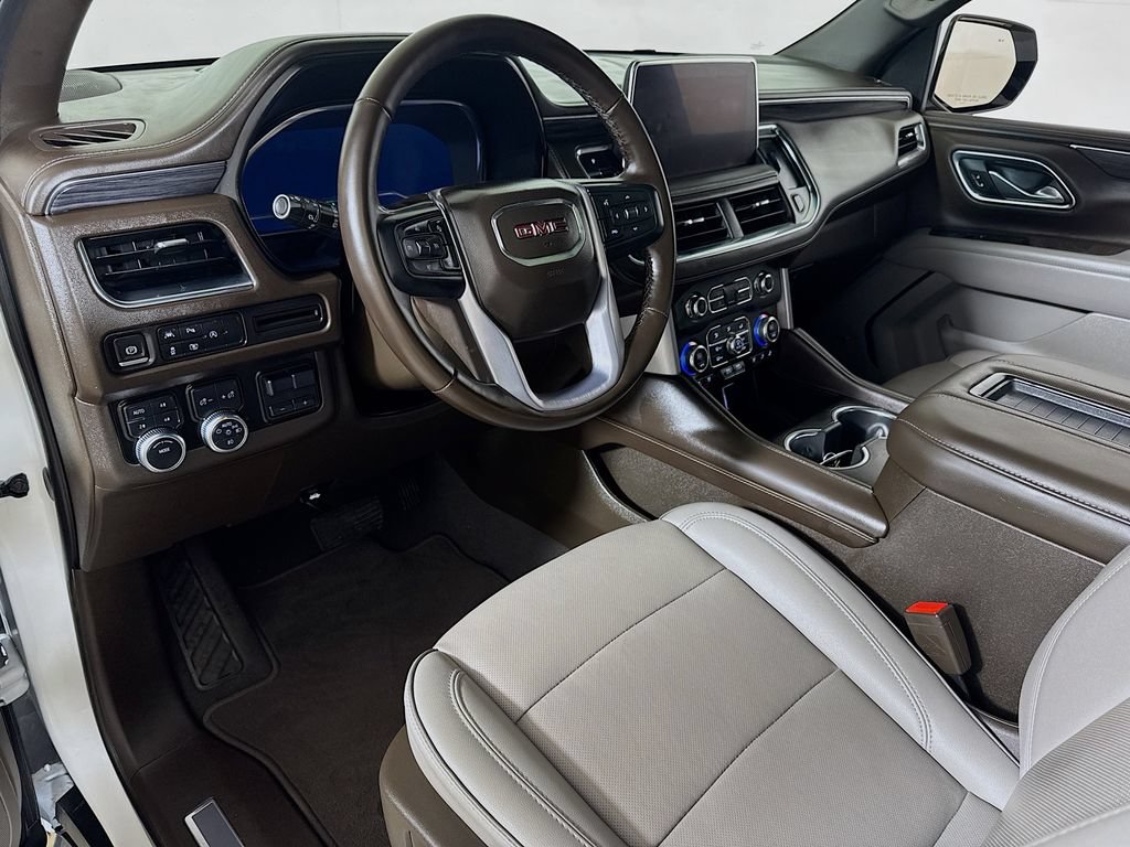 Used 2024 GMC Yukon XL SLT w/ SLT Luxury Package AWD/4WD image 7