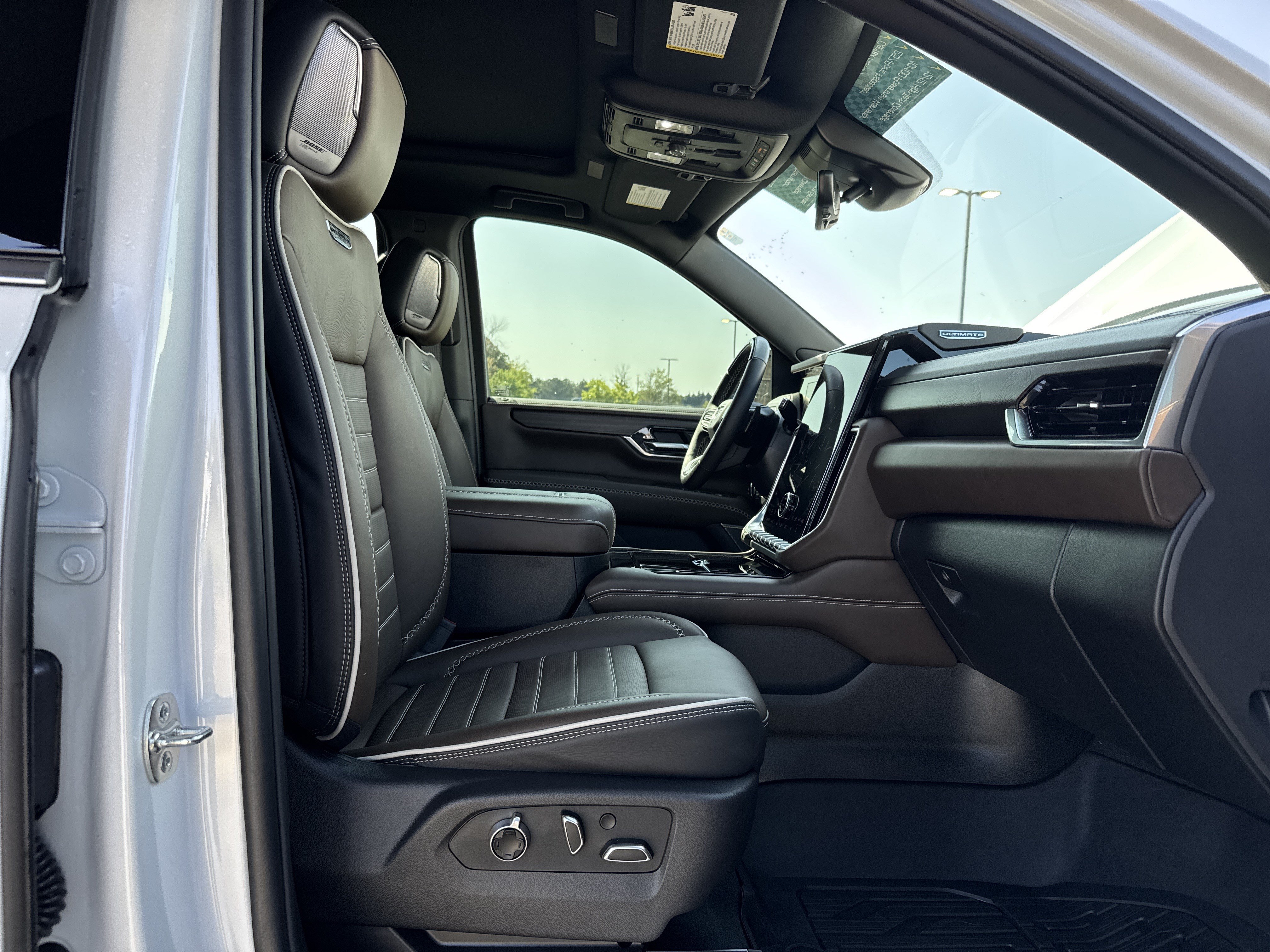 Used 2025 GMC Yukon Denali Ultimate w/ LPO, Floor Liner Package AWD/4WD image 35