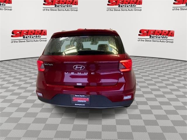 Used 2024 Hyundai Venue Limited image 8