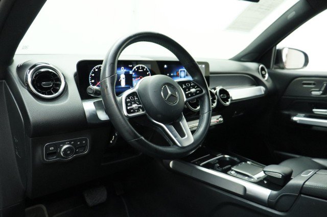 Used 2022 Mercedes-Benz GLB 250 w/ Premium Package image 6