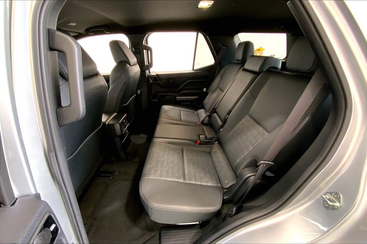 Used 2025 Toyota 4Runner TRD Off-Road Premium AWD/4WD image 19