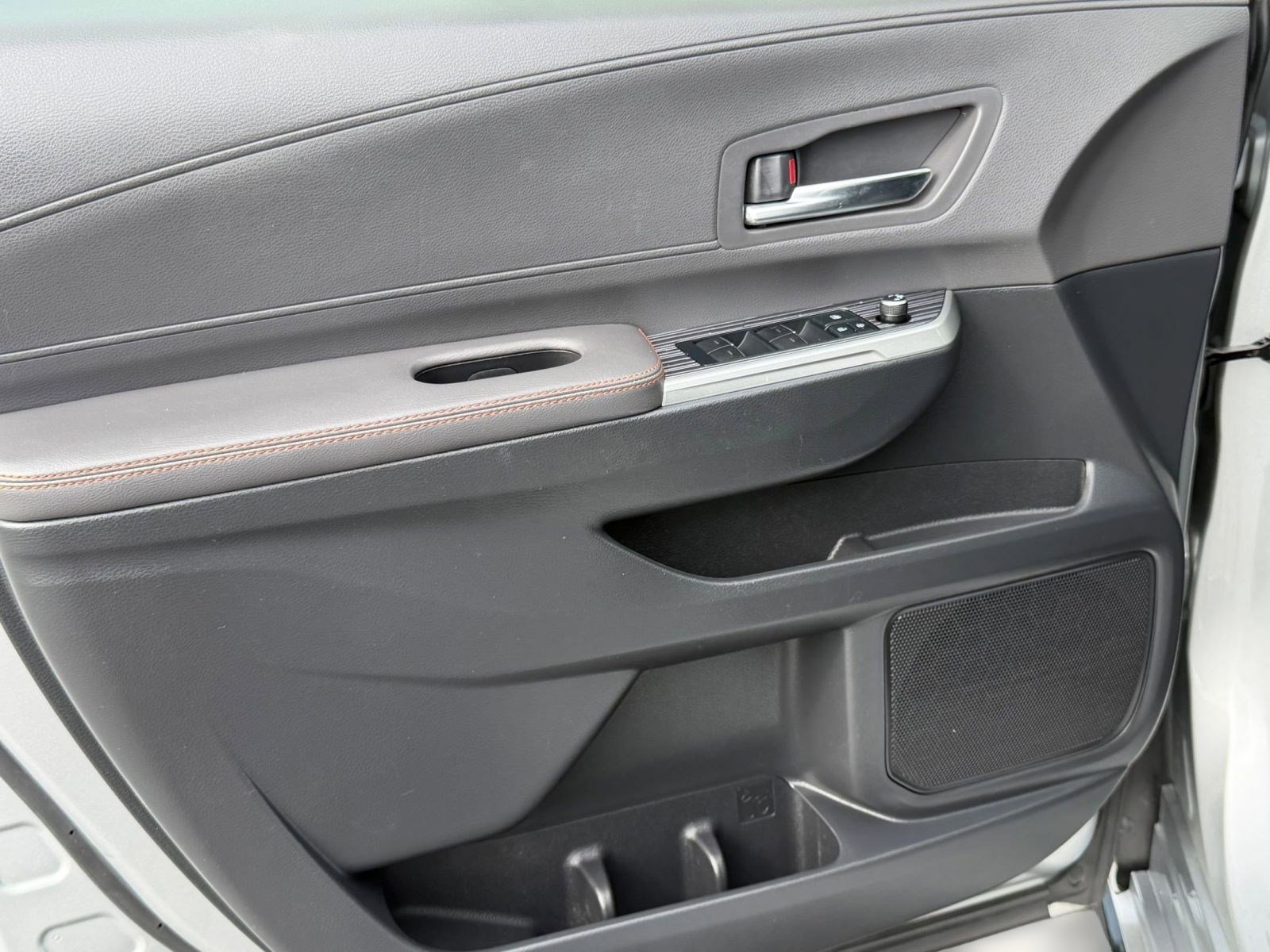 Used 2022 Toyota Sienna XSE FWD image 13