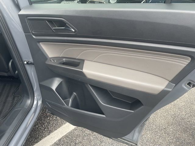 Used 2023 Volkswagen Atlas Cross Sport SEL R-Line image 18