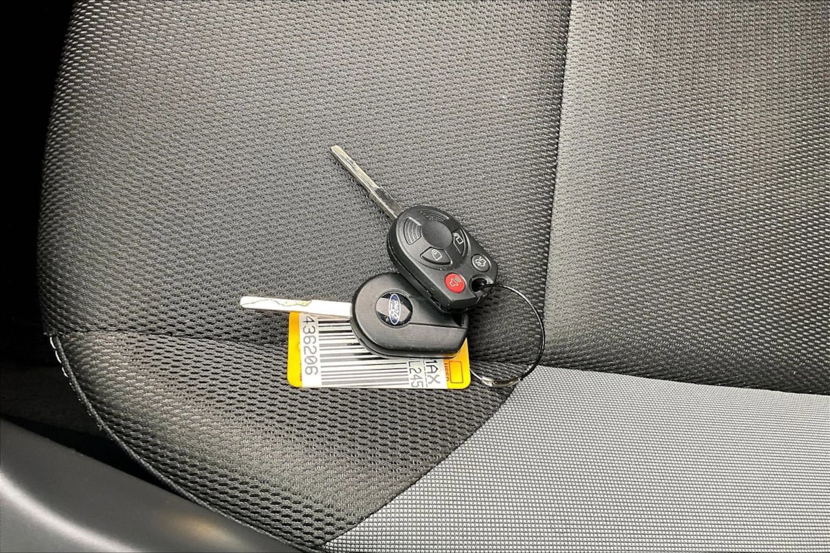 Used 2013 Ford Focus SE w/ SE Winter Pkg FWD image 32