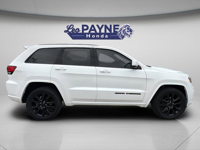 Used 2018 Jeep Grand Cherokee Altitude AWD/4WD image 11