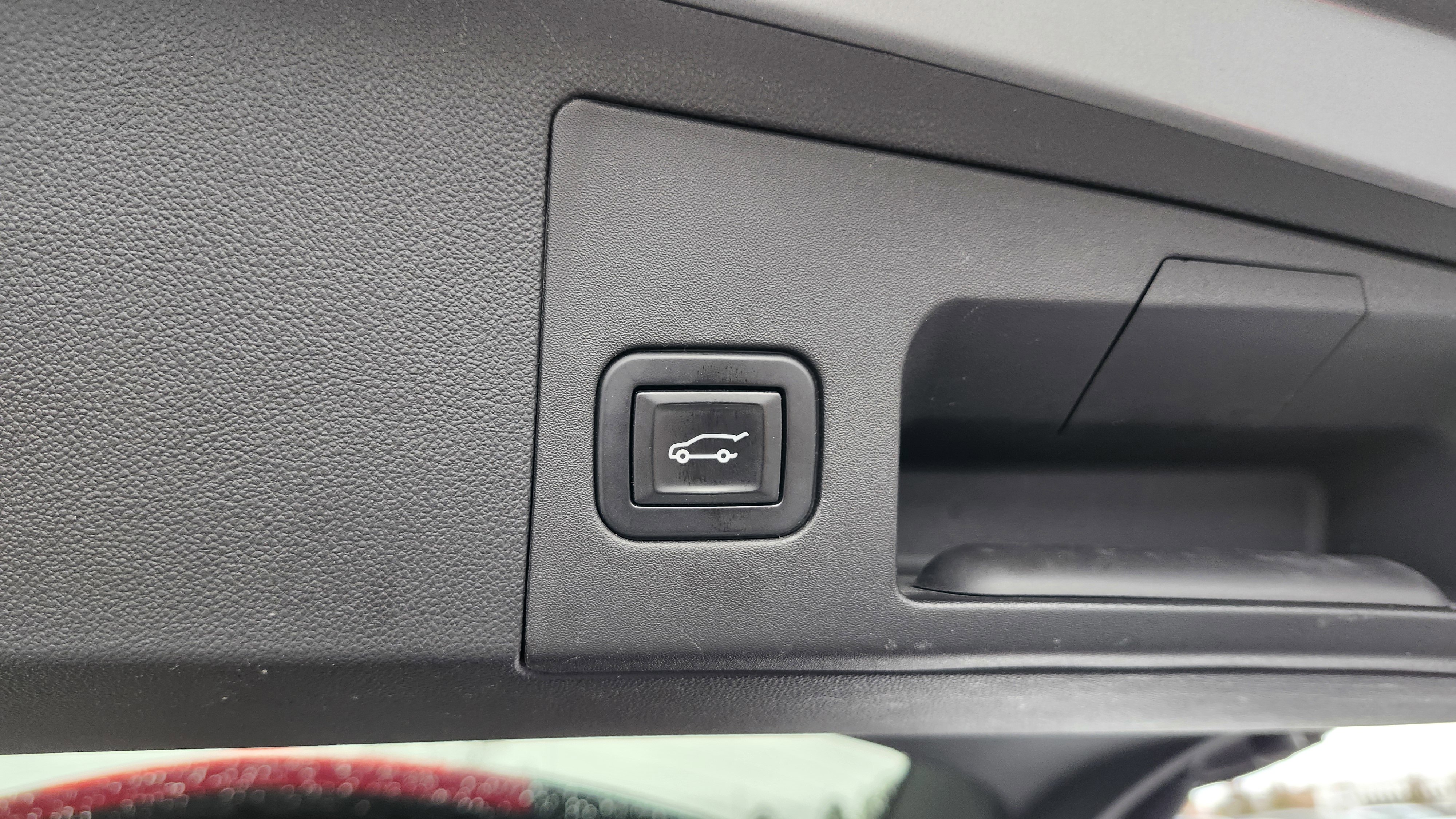 Used 2017 Cadillac XT5 FWD image 16