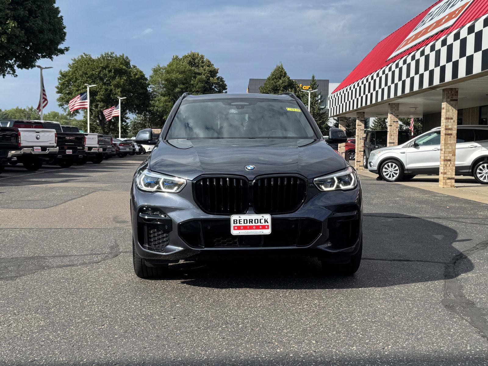 Used 2022 BMW X5 M50i w/ Executive Package AWD/4WD image 2