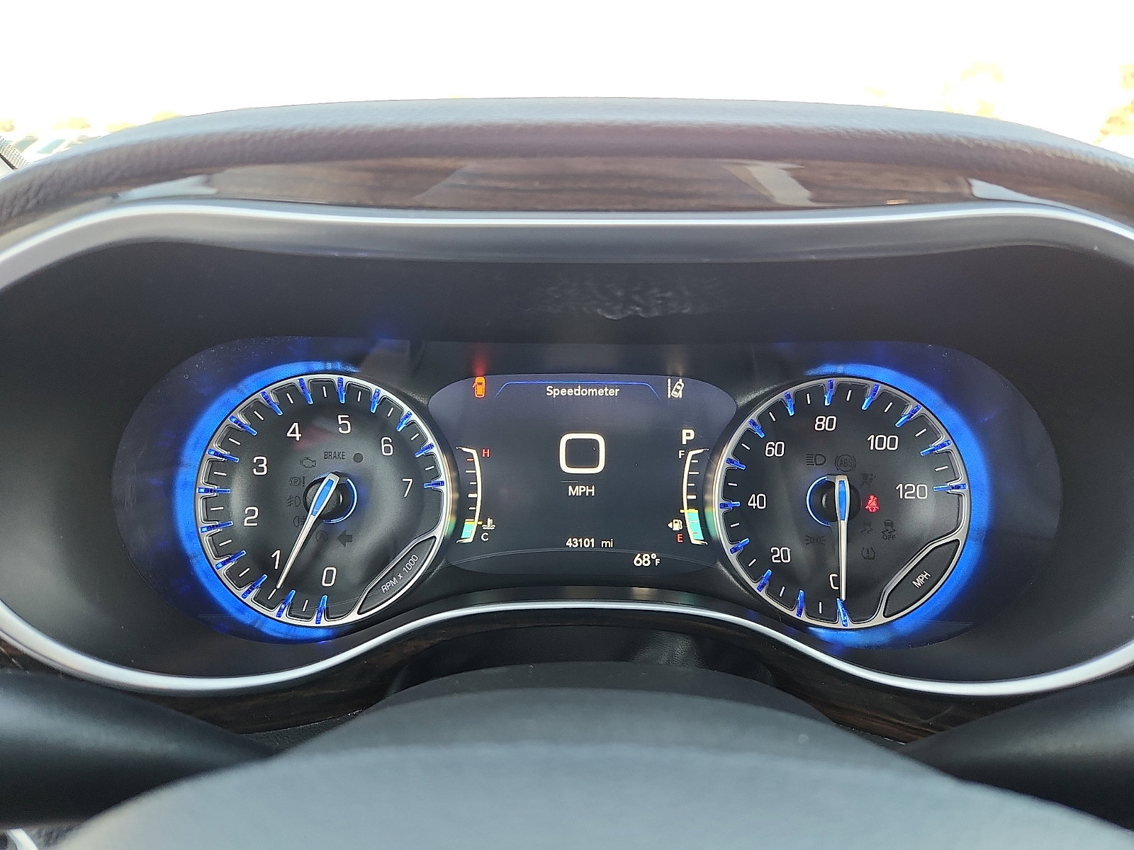 Used 2024 Chrysler Pacifica Limited FWD image 17