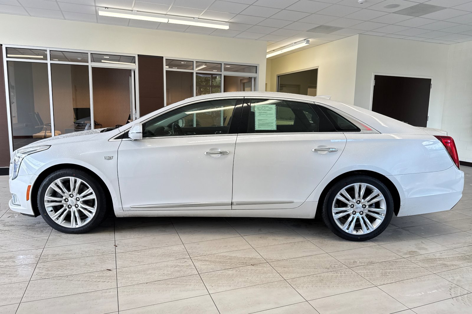 Used 2019 Cadillac XTS Luxury image 7