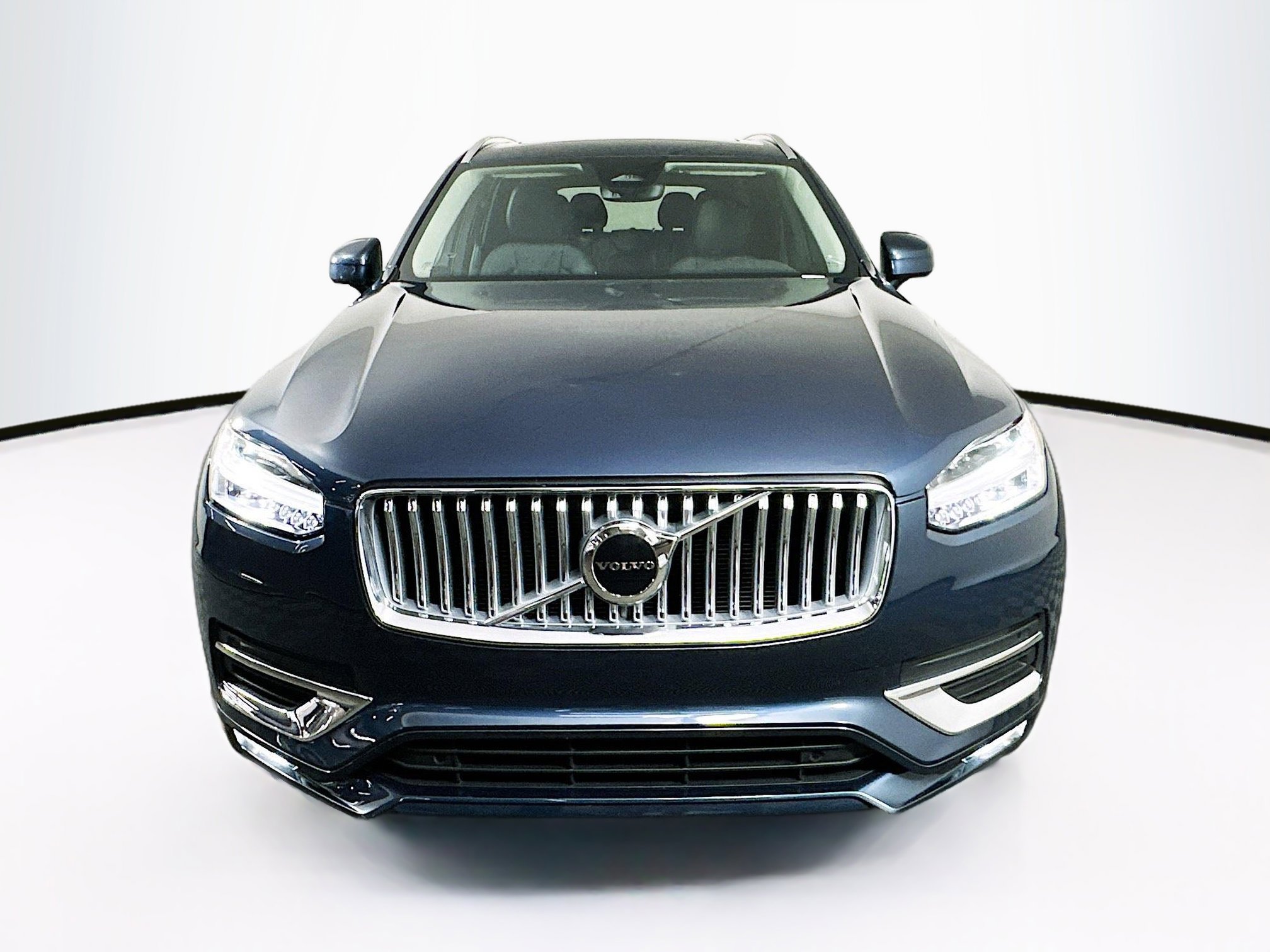 Used 2025 Volvo XC90 B5 Core image 2