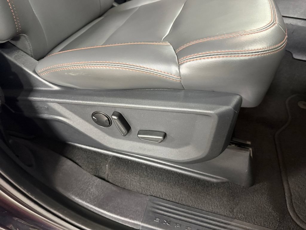 Used 2025 Ford Expedition Active AWD/4WD image 17