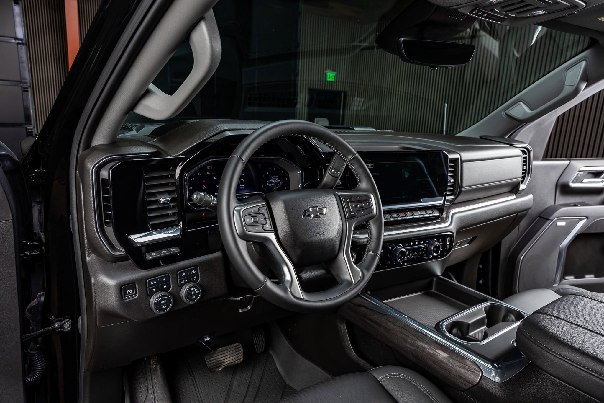 Used 2025 Chevrolet Silverado 2500 LTZ w/ LTZ Plus Package image 16