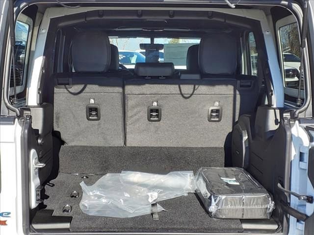 New 2023 Jeep Wrangler Unlimited Rubicon 4xe w/ Cold Weather Group AWD/4WD image 11