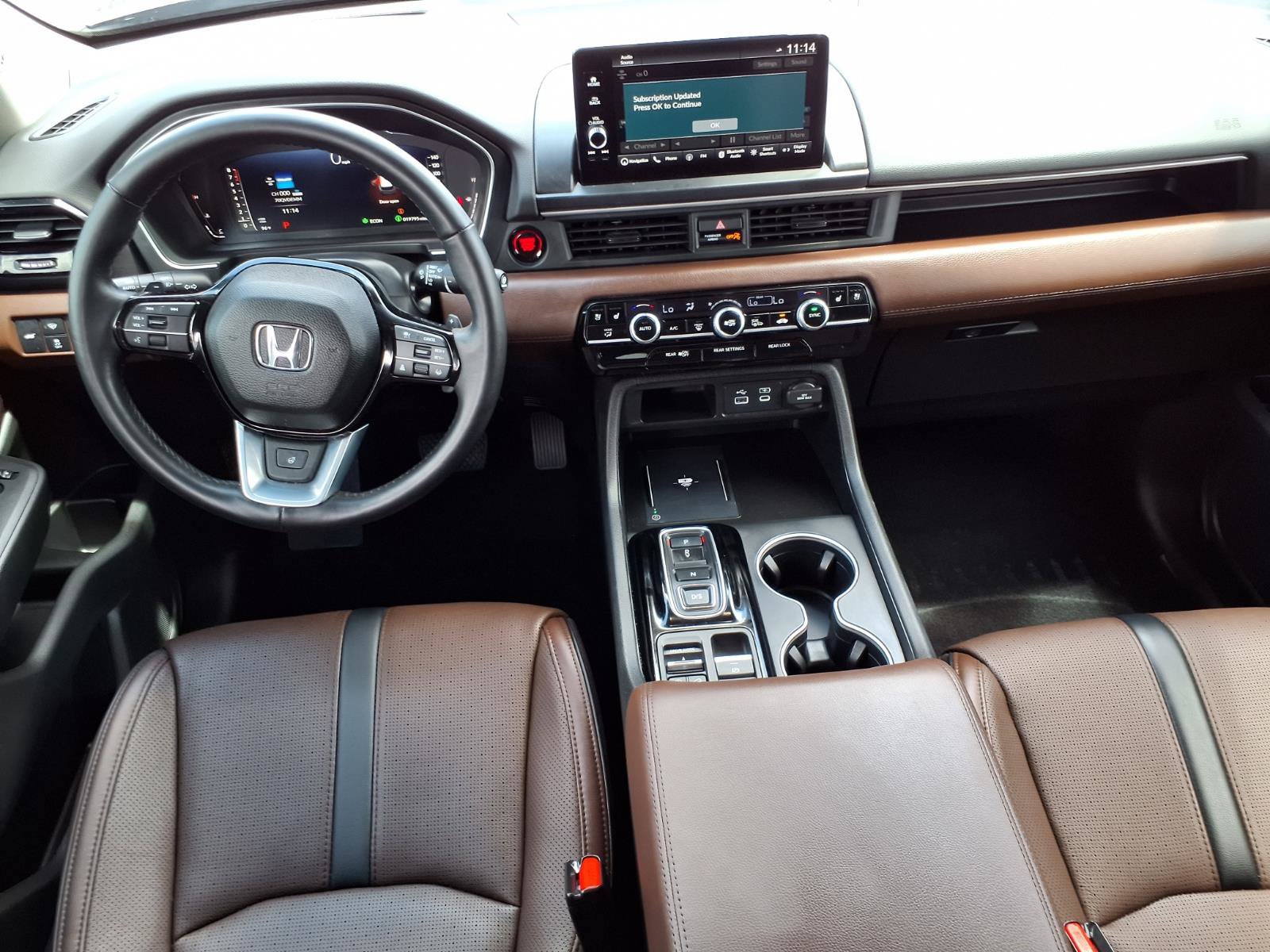 Used 2023 Honda Pilot Elite image 4