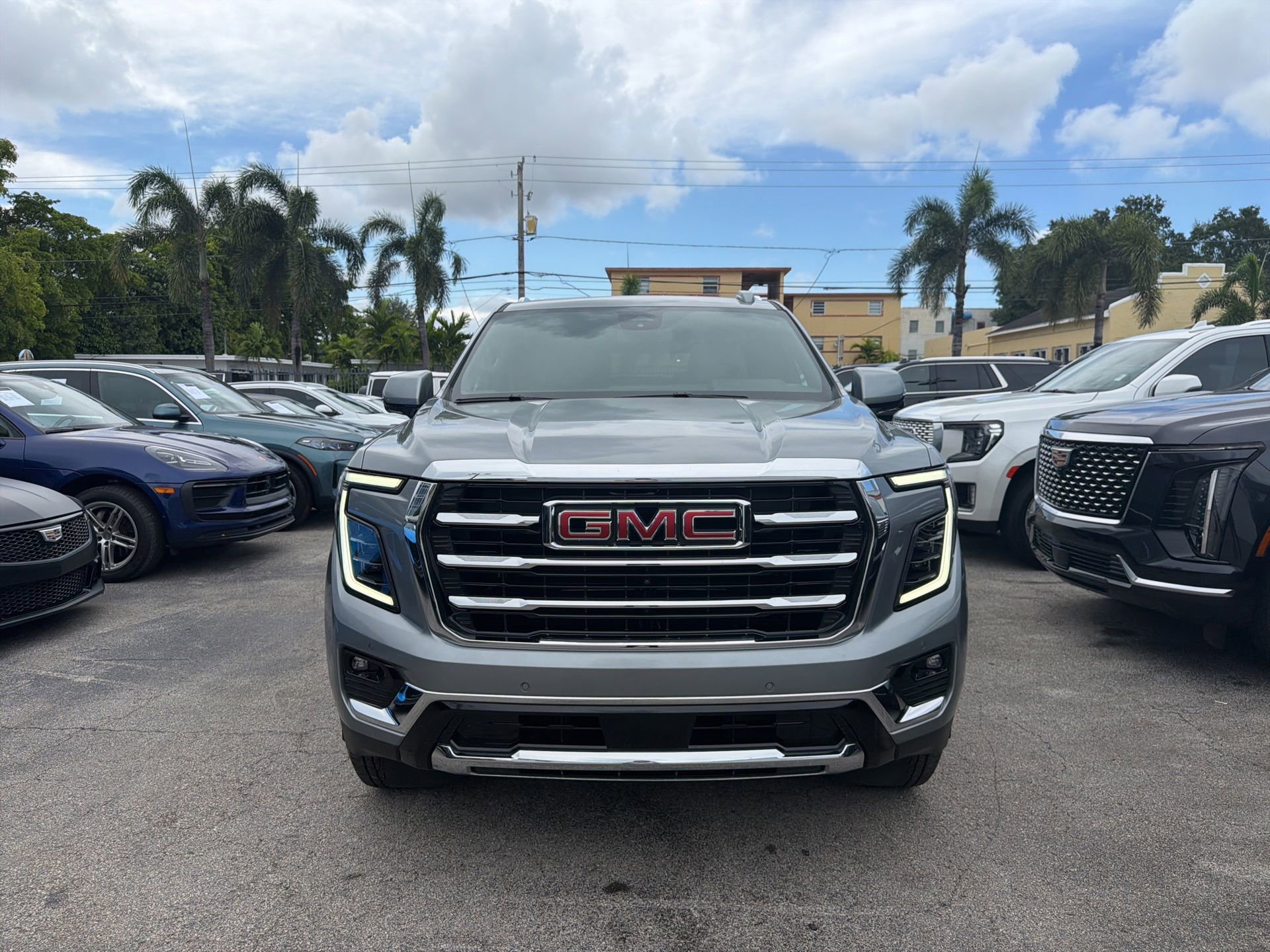 Used 2025 GMC Yukon Elevation RWD image 2