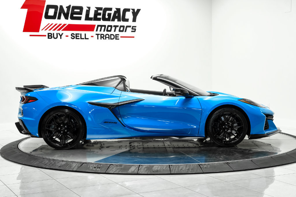 Used 2025 Chevrolet Corvette Z06 RWD image 11