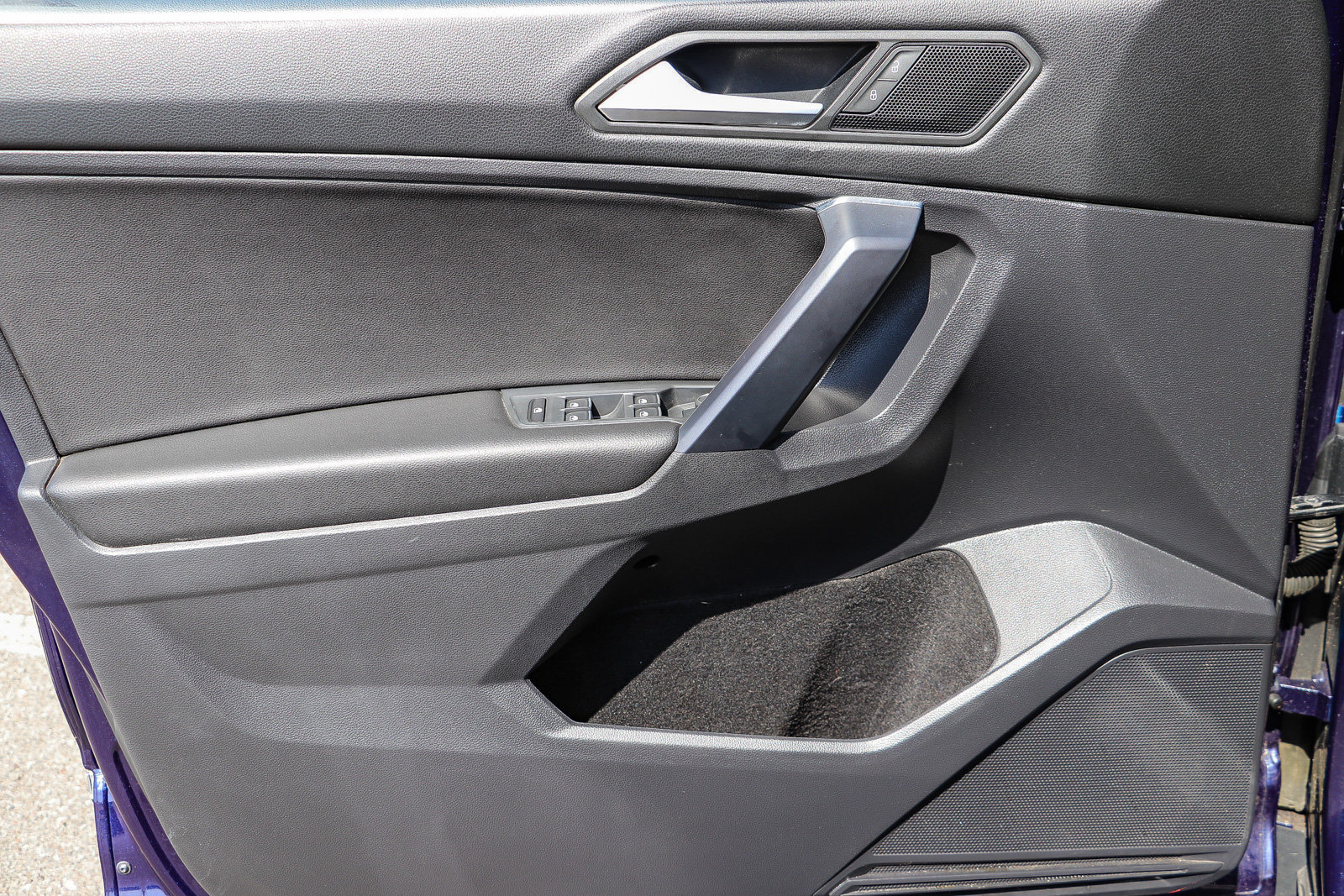 Used 2021 Volkswagen Tiguan SE w/ Panoramic Sunroof Package FWD image 23