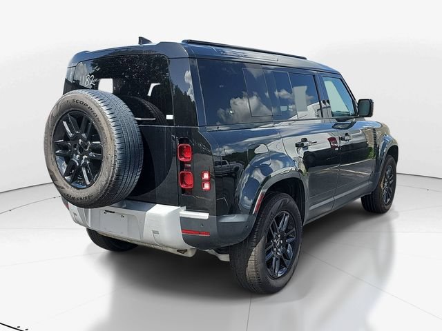 Used 2025 Land Rover Defender 110 S AWD/4WD image 3
