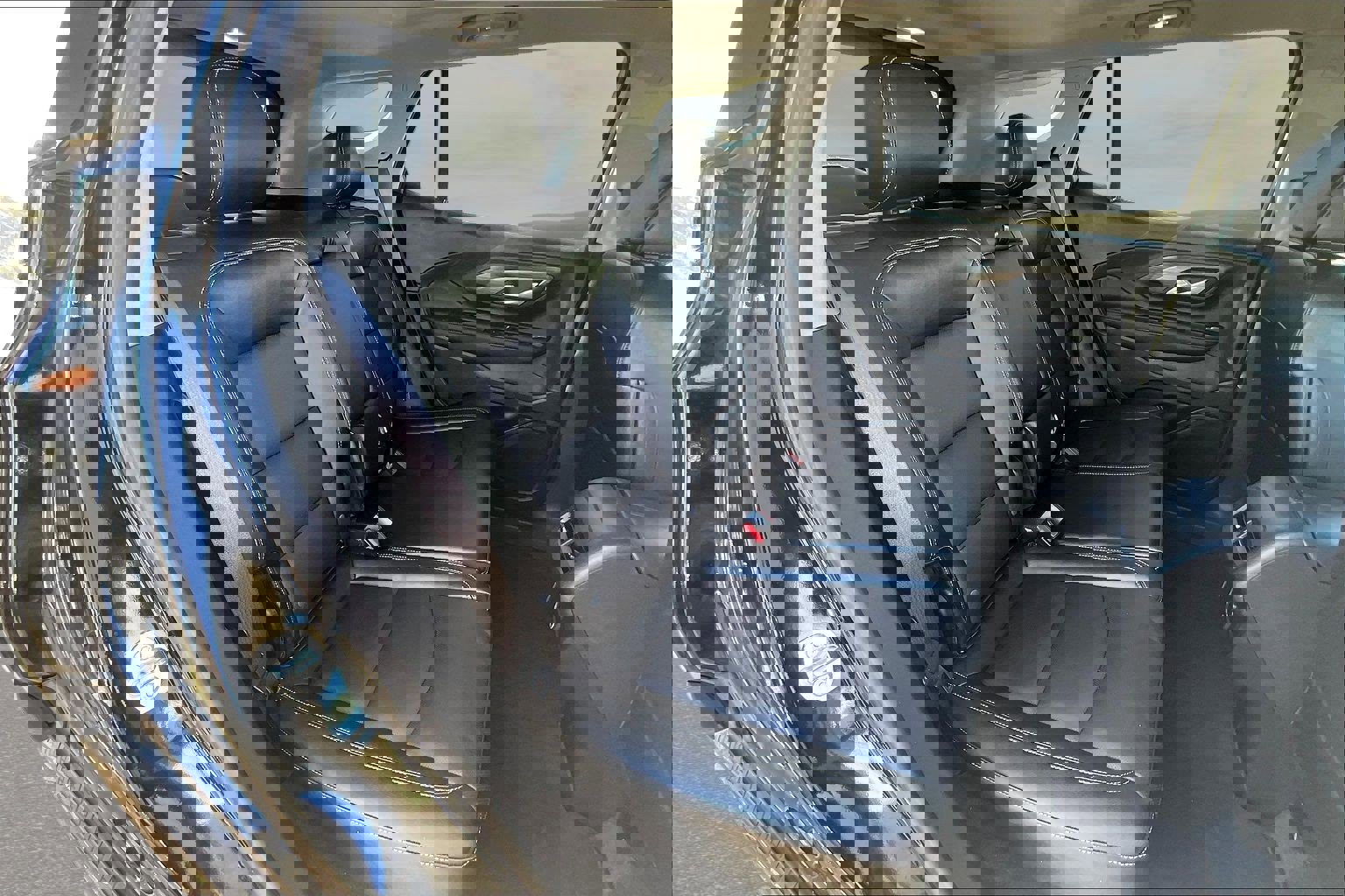 Used 2024 GMC Terrain SLT w/ Infotainment Package II image 16