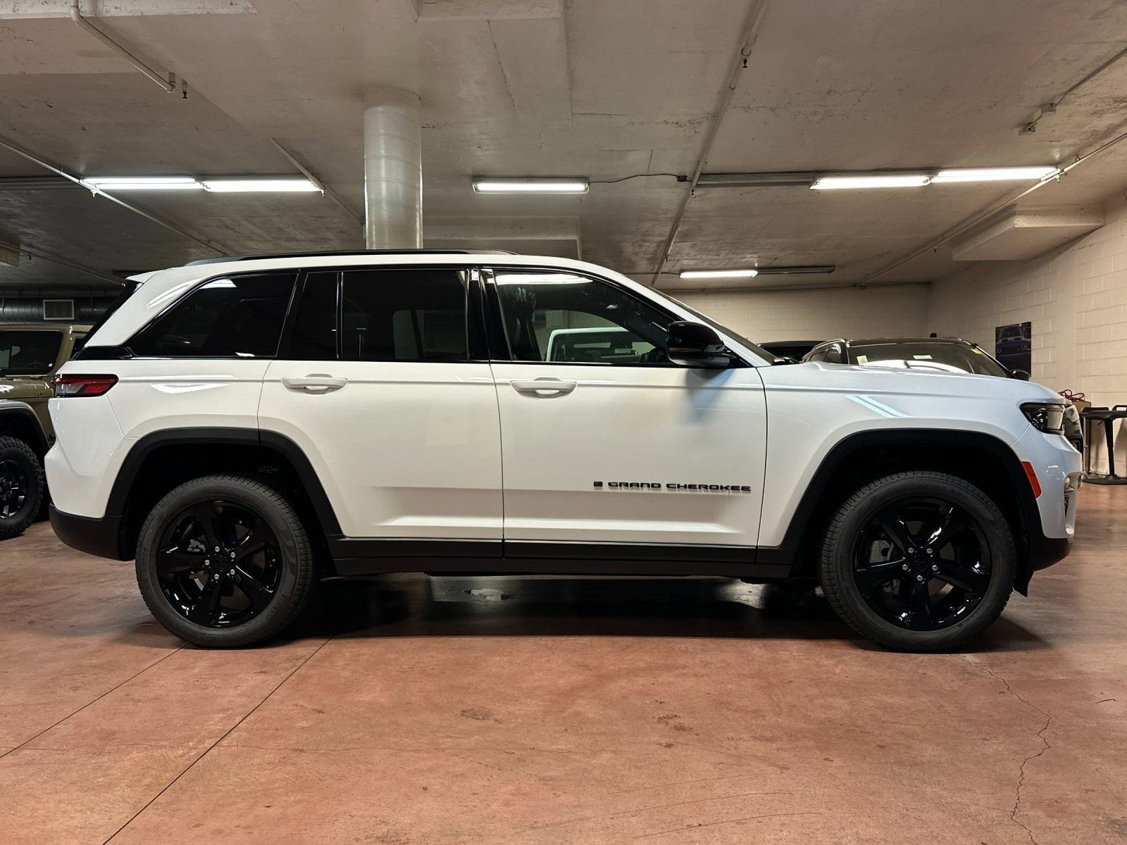 New 2025 Jeep Grand Cherokee Limited w/ Black Appearance Package image 6