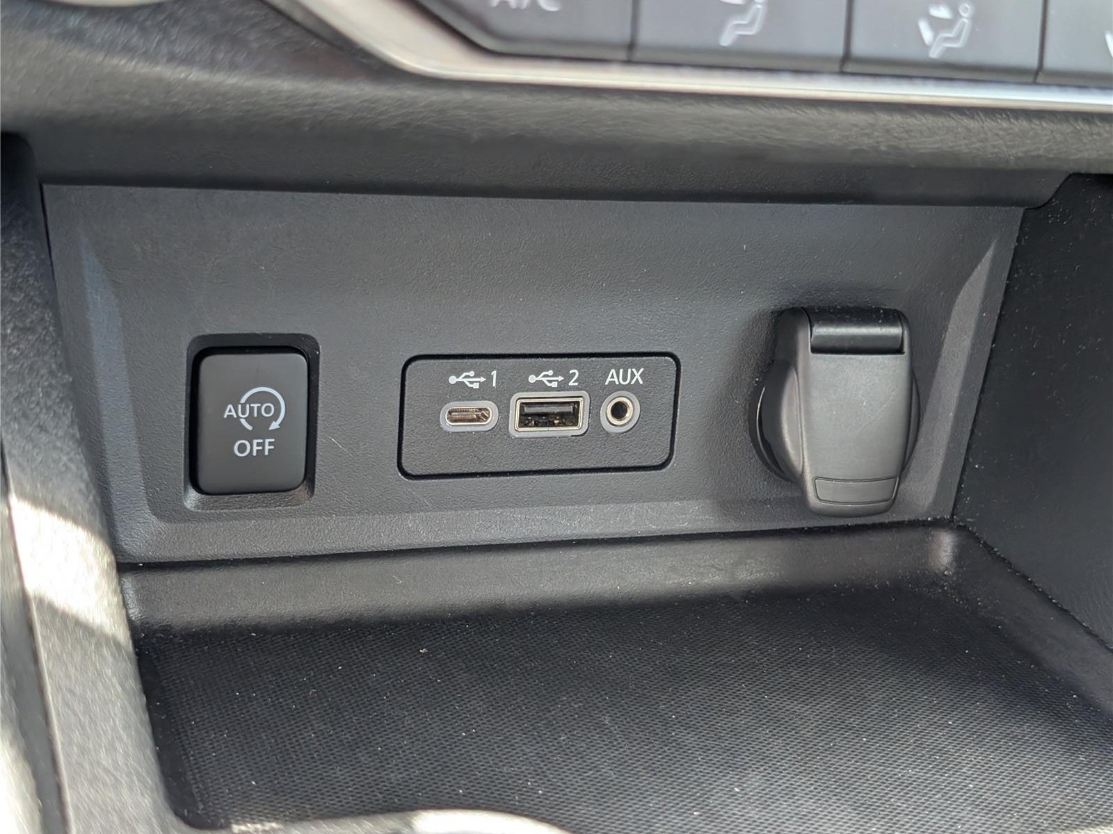 Used 2025 Nissan Sentra SV FWD image 23