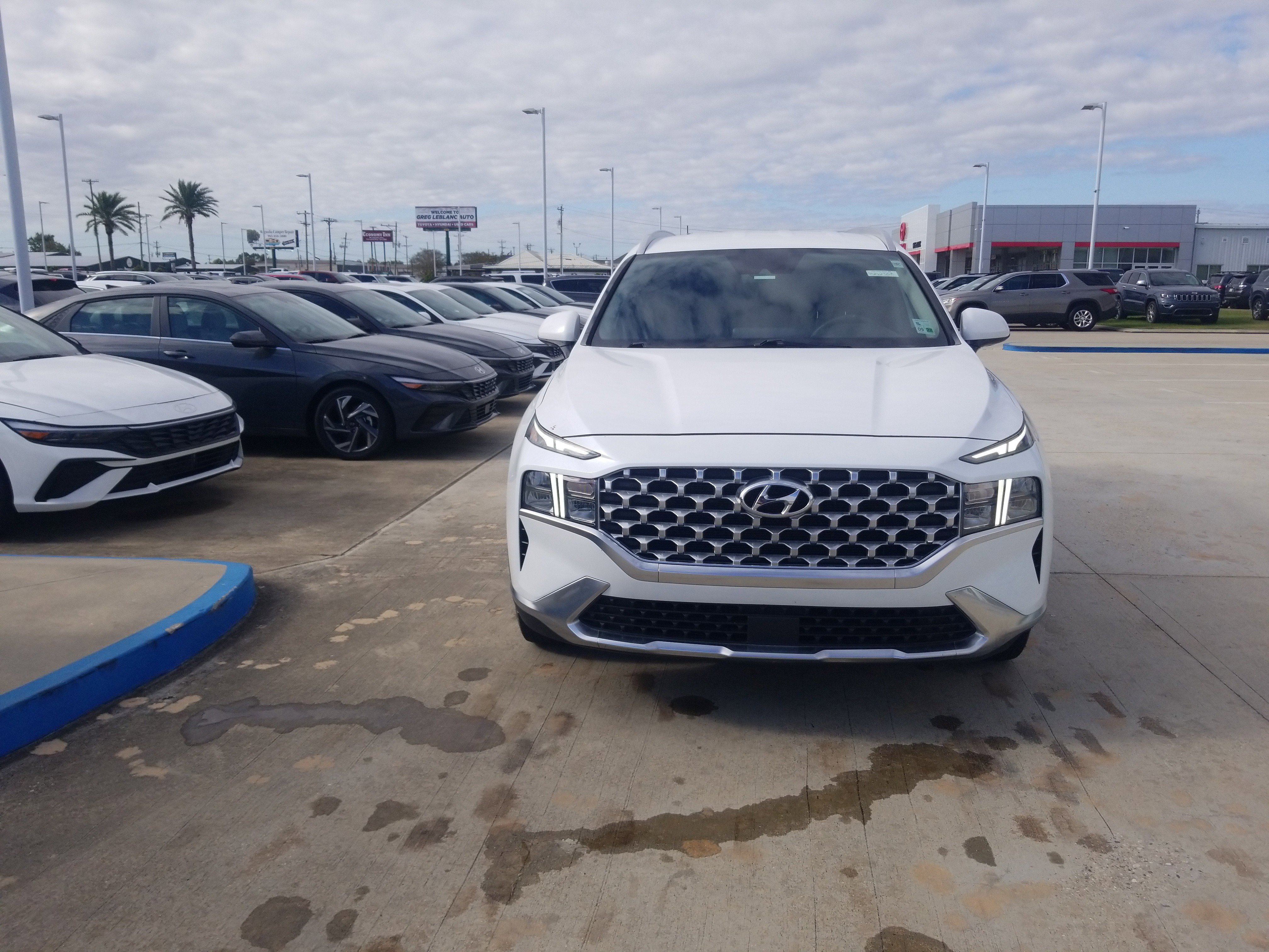 Used 2022 Hyundai Santa Fe SEL image 2