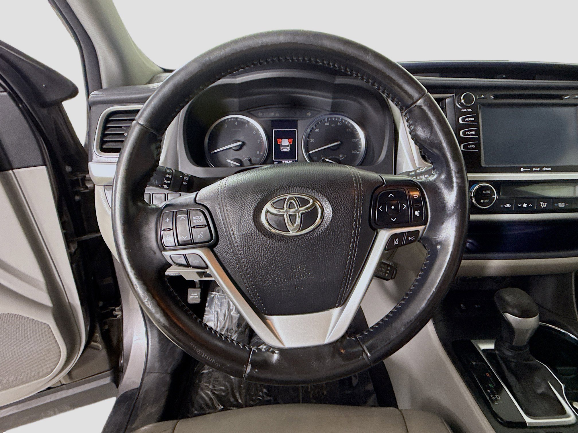 Used 2018 Toyota Highlander XLE image 13