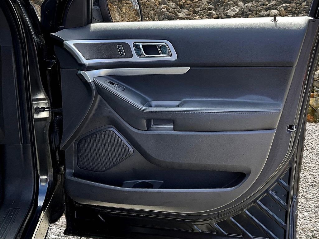 Used 2014 Ford Explorer XLT w/ Equipment Group 202A image 22