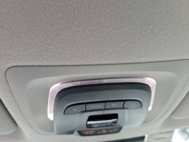 Used 2025 Toyota Corolla Cross L image 31