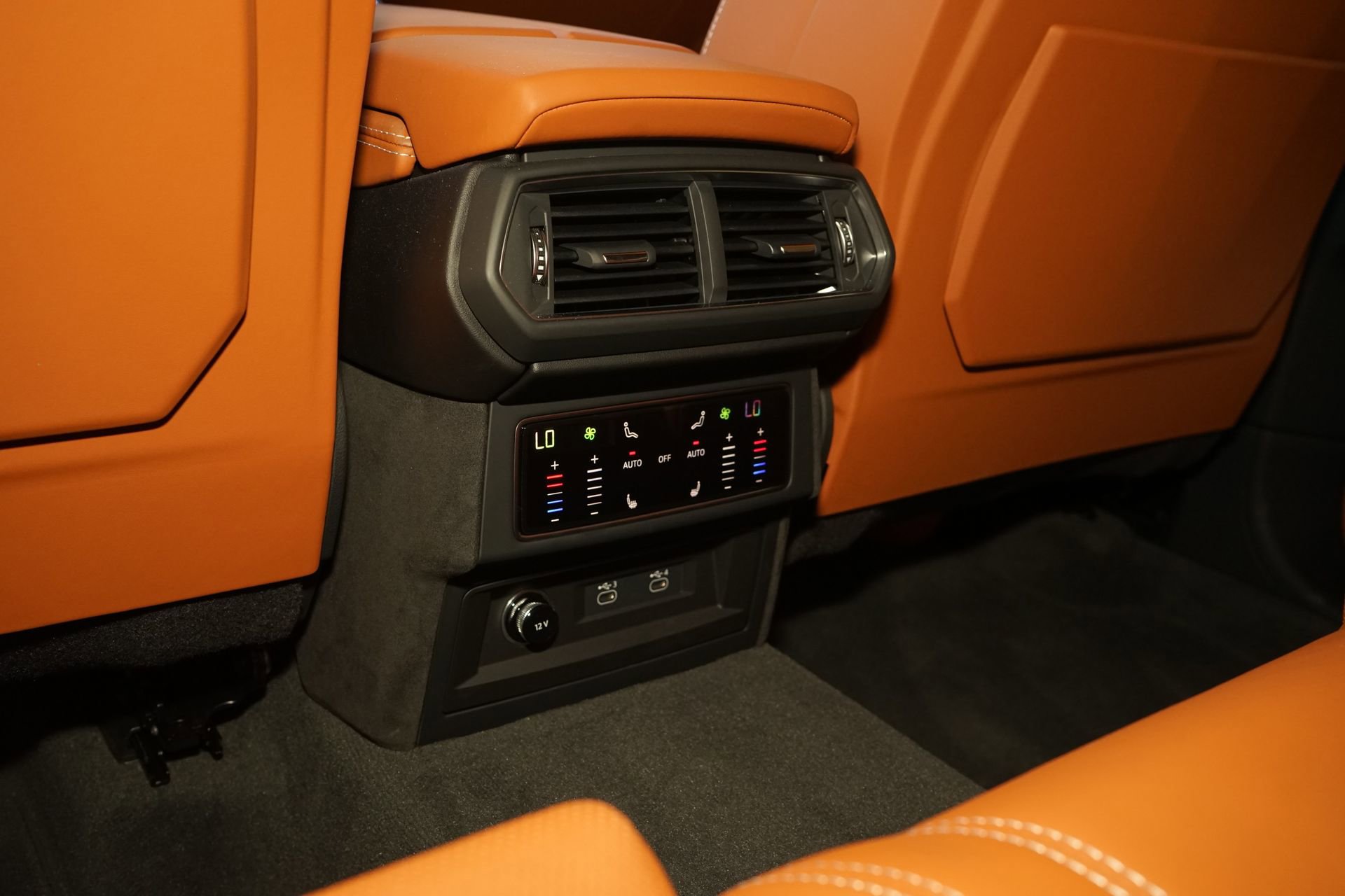 Used 2025 Lamborghini Urus SE image 24