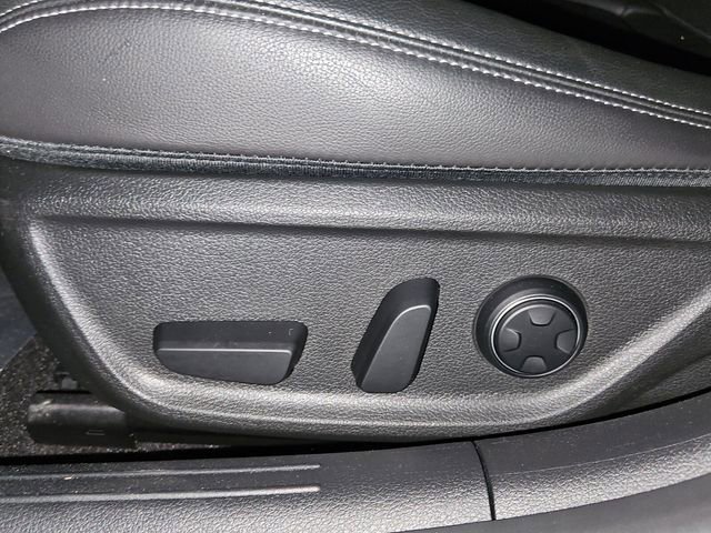 Used 2025 Genesis G70 2.5T image 12