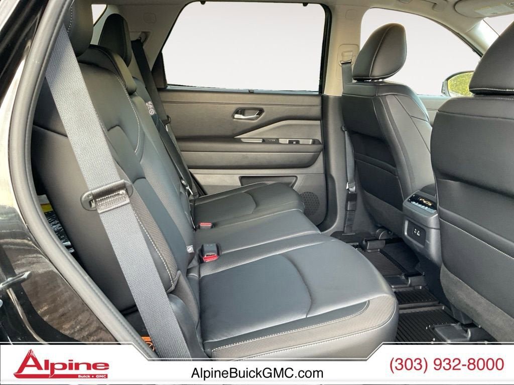 Used 2025 Nissan Pathfinder SL AWD/4WD image 13